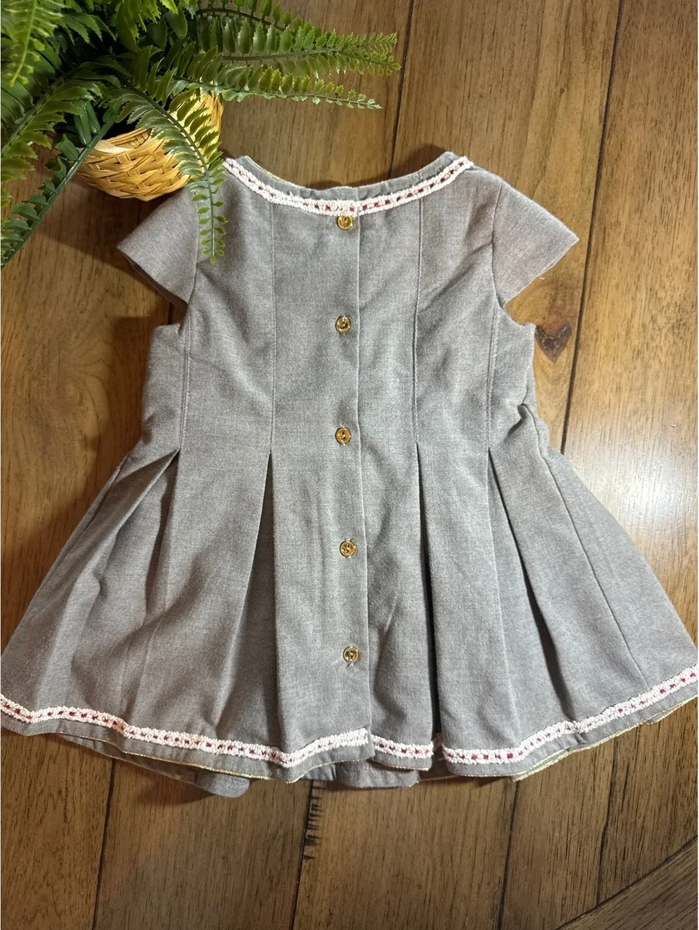 Tahari Girls Gray Pleated Dress Size 5T